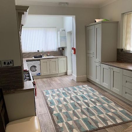 فندق ليفربولفي  Cheapsleepz 49 Moscow Drive المظهر الخارجي الصورة