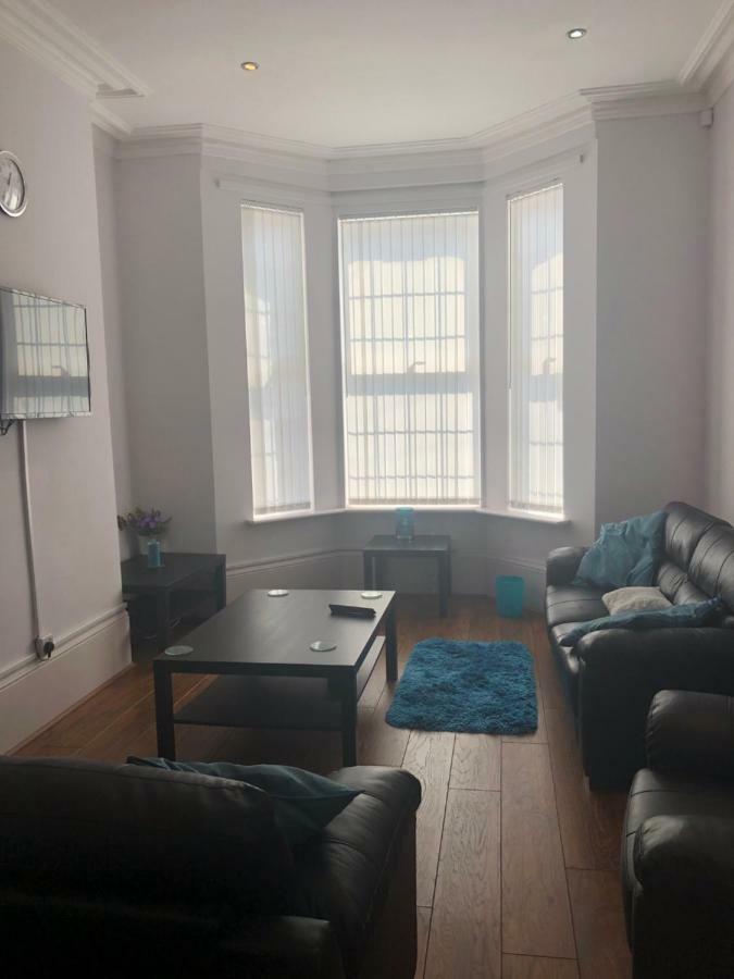 فندق ليفربولفي  Cheapsleepz 49 Moscow Drive المظهر الخارجي الصورة