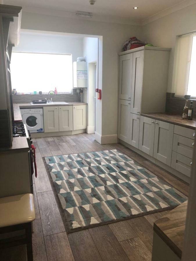 فندق ليفربولفي  Cheapsleepz 49 Moscow Drive المظهر الخارجي الصورة