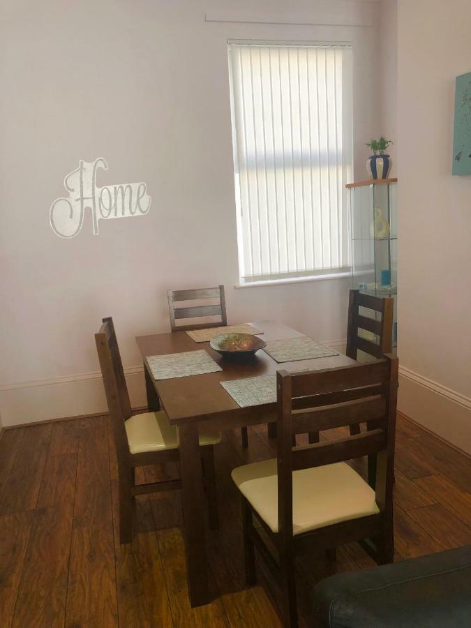 فندق ليفربولفي  Cheapsleepz 49 Moscow Drive المظهر الخارجي الصورة