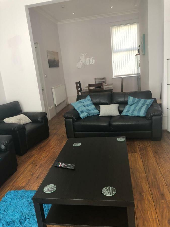 فندق ليفربولفي  Cheapsleepz 49 Moscow Drive المظهر الخارجي الصورة