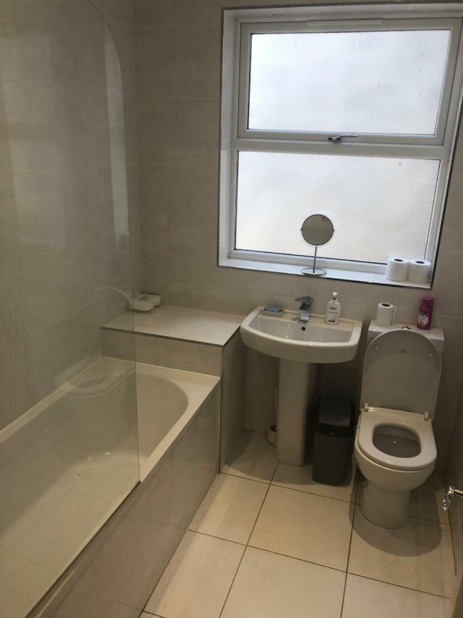 فندق ليفربولفي  Cheapsleepz 49 Moscow Drive المظهر الخارجي الصورة