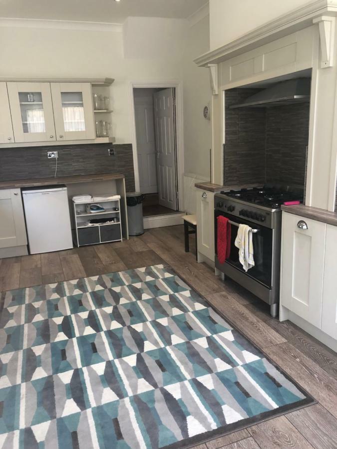 فندق ليفربولفي  Cheapsleepz 49 Moscow Drive المظهر الخارجي الصورة