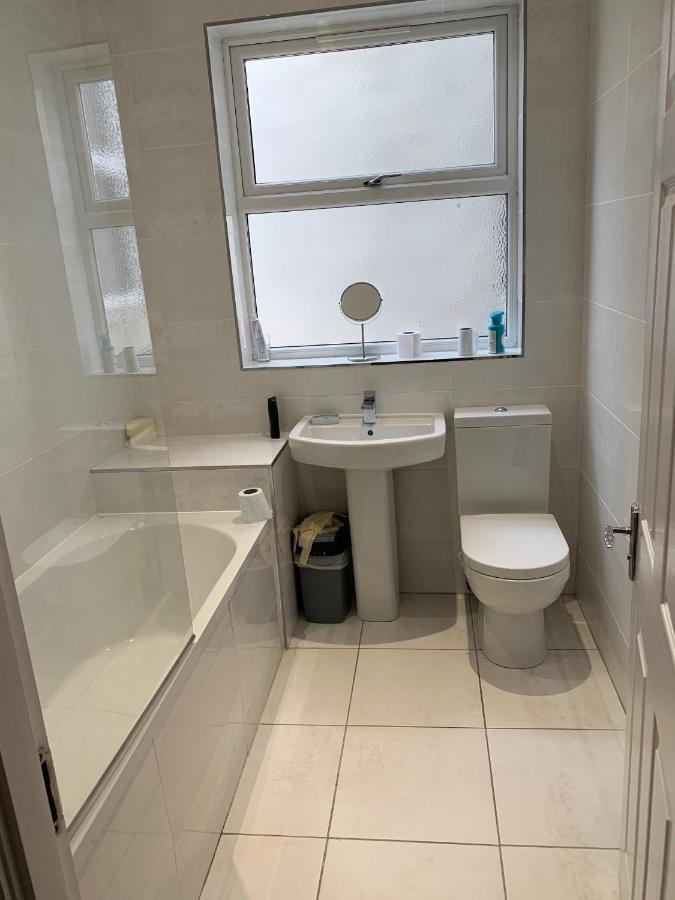 فندق ليفربولفي  Cheapsleepz 49 Moscow Drive المظهر الخارجي الصورة