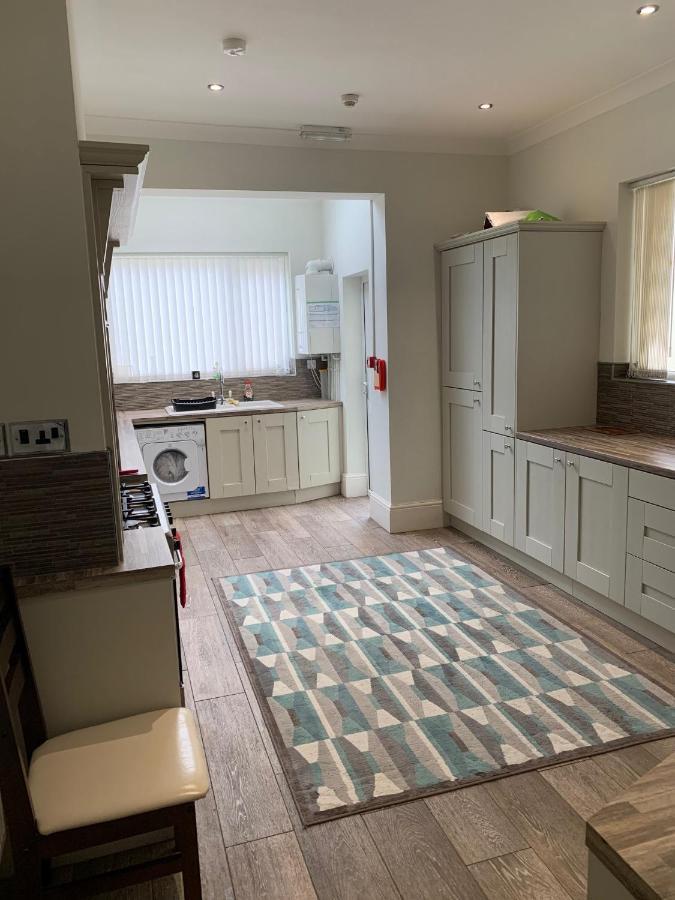 فندق ليفربولفي  Cheapsleepz 49 Moscow Drive المظهر الخارجي الصورة